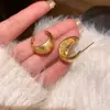Aretes de Frijol Curvos C Cepillados Mate para Mujer, Lujo Accesible Nicho Metálico Retro Europeo y Americano Aretes Mate, Aretes Populares