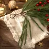 Agujas de pino artificiales de Navidad, guirnalda de pino Norfolk verde oscuro con bayas rojas, decoración de pared colgante para decoración navideña del hogar