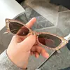 Novos Óculos de Sol Gatinho com Armação Pequena para Mulheres, Óculos de Sol Personalizados de Alta Qualidade Europeus e Americanos com Pedras de Diamante, Óculos de Sol para Fotografia de Rua Transfronteiriça