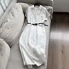 2026 Vestido de Linho Temperamento Cor Sólida Gola Lapela Cintura Marcada Emagrecimento Fenda nas Costas Longo Atacado H16AQ61631