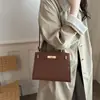 Bolsa de mão minimalista chique casual retrô cor sólida para o dia a dia trabalho 2026 luxo leve bolsa de ombro transversal para mulheres