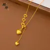 Esperando el nuevo producto: un collar de cadena para clavícula ligero, delicado y único de estilo veraniego con un diseño de corazón hueco cepillado en acabado dorado