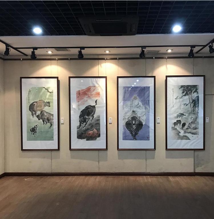 黑色挂画轨道