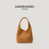 Bolsa Hobo Feminina Retro Coreana Outono Inverno Versátil para o Trabalho Leve Cor Sólida Camurça Pelúcia Bolsa de Mão Pequena para Carregar Sensação de Alto Padrão