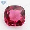 Huanggang Gema Cuadrado Gordo #5 Rojo Rosa Vidrio Piedra Desnuda Cara de Anillo Forma de Cojín Rubí Artificial Vidrio Joyería Piedra Principal
