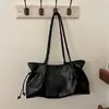 Otoño 2026 Bolsas Retro Nuevas para Mujer Bolso Tote con Letras Gran Capacidad de un Solo Hombro Portátil para Debajo del Brazo Bolsas para Mujer al por Mayor