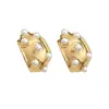Brincos de Metal Curvos Estilo Europeu e Americano Personalizados para Mulheres, Roupas de Trabalho Modernas, Brincos de Pérola Versáteis, Brincos Elegantes, Brincos de Luxo