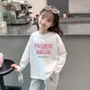 Camiseta de Manga Larga a la Moda para Niñas 2026 Primavera/Otoño Nuevo Elegante Top Infantil de Cuello Redondo Camiseta Básica de Algodón Puro para Niña Pequeña