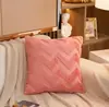 Atacado de fábrica travesseiro de pelúcia matelassado estilo ins para sofá, cabeceira, travesseiro simples, fronha para travesseiro lombar, venda quente na Amazon