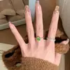 Anillo Cuadrado de Azúcar de Diamante Verde Oliva de Lujo Ligero Vintage Francés de Alta Calidad con Anillo de Moda Simple Exquisito Apilado Elegante Antiguo