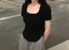 Verano 2026 Nuevo Estilo Estilo Deseo Puro Top de Cuello en U Grande Chica Picante Ajustado Camiseta Corta Irregular para Mujer Ins