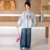 Conjunto de Ropa para Niñas 2026 Nueva Moda Infantil para Niñas Mayores, Conjunto de Dos Piezas de Sudadera con Cuello Redondo y Jeans para Primavera y Otoño