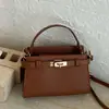 Bolsa pequena transversal estilosa feminina 2026 novo estilo design de nicho bolsa de ombro bolsa de mão casual da moda bolsa quadrada pequena bolsa de mão