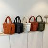 Bolso de mujer portátil de gran capacidad casual para ir al trabajo de otoño e invierno 2024 nueva moda plisado acolchado de algodón bolso de hombro