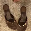 Nuevas Sandalias de Pinza para Dedo de Pie con Remaches de Alto Nivel Estilo Europeo y Americano Chanclas de Tacón Alto de Gamuza para Mujer Uso Exterior de Verano