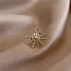 Broche pequeño con lazo antideslizante, broche de alta calidad con costura en el pecho, camisa sin costuras, hebilla antideslizante, pin Joker al por mayor