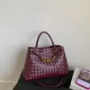 As Bolsas Pequenas Super Populares da Moda Deste Ano para Mulheres 2025 Nova Bolsa Transversal Versátil de Outono e Inverno Bolsa Saco para o Dia a Dia