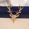Novo broche de chifre elegante masculino europeu e americano, colarinho, alfinete, cabeça de veado dourado, corpete de animal, acessórios de colarinho