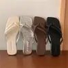 Chanclas de playa de verano de suela plana, nuevo estilo 2026, con punta cuadrada, sandalias cruzadas para mujer de estilo francés para exteriores