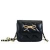 Bolsa de Ombro Acolchoada Bordada Fashion para Meninas Mini Bolsa Transversal Doce com Laço Nova Bolsa Quadrada Pequena para Crianças