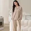 Conjunto de pijama e roupa de casa feminina de duas peças, com mangas compridas e calças compridas, em algodão puro, dupla face, costela 40 fios, 200 gramas, em estoque, pode ser usado fora de casa
