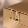 Brincos Quadrados Pérola Esmeralda Simples Vintage para Nicho Feminino Design Sense Brincos Elegantes Pequenos e Requintados
