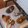 Zapatos Birkenstock para Niñas 2026 Otoño Nuevas Llegadas Niñas Niñas Zapatos de Piel de Princesa Zapatos Planos para Bebés para Usar con Faldas Zapatos Pequeños de Otoño Modernos