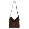 2026 Nova Bolsa de Ombro Suede Pelúcia Feminina Grande Capacidade Retro Bolsa Tote de Ombro Único Moda Outono Inverno Bolsa Transversal para o Dia a Dia