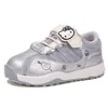 Zapatillas para niñas 2026 nuevas de malla transpirable suela blanda antideslizantes con velcro Hello Kitty lindas rosas versátiles ligeras
