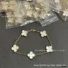 Pulsera de la Suerte Trébol de Cuatro Hojas Flor de la Suerte para Mujer Cinco Flores Joyería de Lujo Ligero Pulsera en Capas de Gama Alta