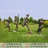 Escultura de Figura de Fibra de Vidro Imitando Cobre Esportes de Maratona Ornamentos de Playground de Campus Espaço Verde Tema de Jardim Escultura de Cobre