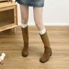 Botas estilo deserto de couro nobuck, estilo cavaleiro, salto grosso, fivela de cinto, bico redondo, botas ocidentais para mulheres