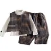 Conjunto Informal de Estilo Coreano para Niños 2026 Otoño para Niños de 1 a 5 Años, Suéter de Manga Larga y Chaleco de Moda Conjunto de Tres Piezas