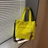 Bolso de Hombro Casual Minimalista Blanco Leche con Múltiples Bolsillos y un Toque Artístico para Estudiantes Universitarias, Adecuado para Viajes Matutinos, Viajes y Compras