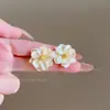 Pendientes de Flor Fresca Dulce Mori para Mujer Simples Versátiles Elegantes Pendientes de Gardenia Lujo Ligero Accesorios de Oreja de Nicho