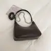 Nova moda vintage de outono de 2026, bolsa de ombro relaxada com corrente, alto valor estético, bolsa simples de cor sólida para o dia a dia, para usar sob o braço