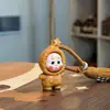 Cara de muñeca creativa y peculiar, famosa en internet, caricatura estilo sanador, lindo dije de borla para bolso, llavero y artículo decorativo hecho de boj con diseño de arcoíris