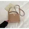 Moda Primaveral 2026 Elegante de Alto Valor Moderna Lisa de Color Sólido con Relieve Bolso de Hombro Cruzado Sencillo para Viajes