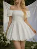 Vestido de Novia Ligero Francés Satén Simple Corto de un Solo Hombro Manga Abullonada para Sesión de Fotos de Viaje al Aire Libre Vestido para Ceremonia de Certificado de Compromiso Falda Abullonada