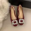 Primeiro Encontro com o Sapato de Salto Único Quadrado Estilo Francês com Fivela de Strass, Combinado com uma Saia, com Salto Embutido, Sapatos Mary Jane para o Trajeto Noturno para Mulheres
