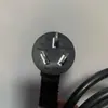Los fabricantes suministran cable de alimentación de tres conductores de norma nacional enchufe acodado + cable de alimentación con enchufe extendido