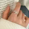 Anéis Luxuosos Versáteis para o Dia a Dia, Requintados e Simples, com um Toque de Alto Padrão, Brincos de Moda Statement de Personalidade Única com Senso de Design