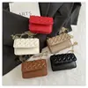 Bolso de Mano Cuadrado Pequeño de Diseño Simple Retro de Comercio Exterior Nueva Colección Primavera Verano 2026 Bolso Acolchado Cruzado al Hombro con Cadena para Mujer