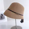 Chapéu Balde da Moda com Fivela Quadrada Simples para Mulheres, Estilo Verão com Parte Frontal Grande e Traseira Pequena, Chapéu de Palha Respirável com Proteção Solar, Chapéu de Pescador para Sombreamento ao Ar Livre