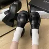 Zapatos de cuero para mujer de estilo británico con punta redonda y tacón alto, estilo japonés, nuevos de otoño 2026, mocasines franceses versátiles para combinar con faldas y uniformes JK