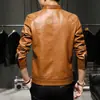 Nueva Chaqueta de Cuero para Hombre Otoño e Invierno Terciopelo Engrosada Moda Coreana Corta Ajustada Atractiva Chaqueta de Motociclista de Invierno