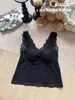 Novedades de principios de otoño: Atuendos estilo francés para tallas grandes con copas incorporadas, que incluyen una camisola de encaje pura y seductora y un top sexy de cuello en V.