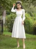 Vestido de Noite Branco Estilo Francês de Verão, Adequado para Uso Diário, Noivado e Registro de Casamento, Vestido de Comprimento Médio para Mulheres
