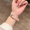 Pulseira para Apple Watch Hello Kitty Cravejada de Diamantes com Couro de Grão de Lichia