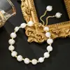 Pulseira de Pérolas Naturais de Água Doce Estilo Francês para Outono e Inverno, Pérolas em Formato de Coque, Luxo Leve, Nicho, Presente Exquisito para Meninas